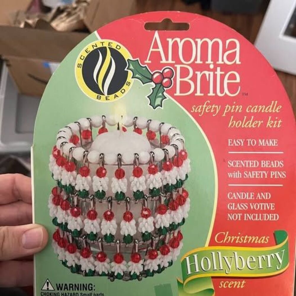 Aroma Brite Christmas Hollyberry Safety Pin Candle Holder Kit